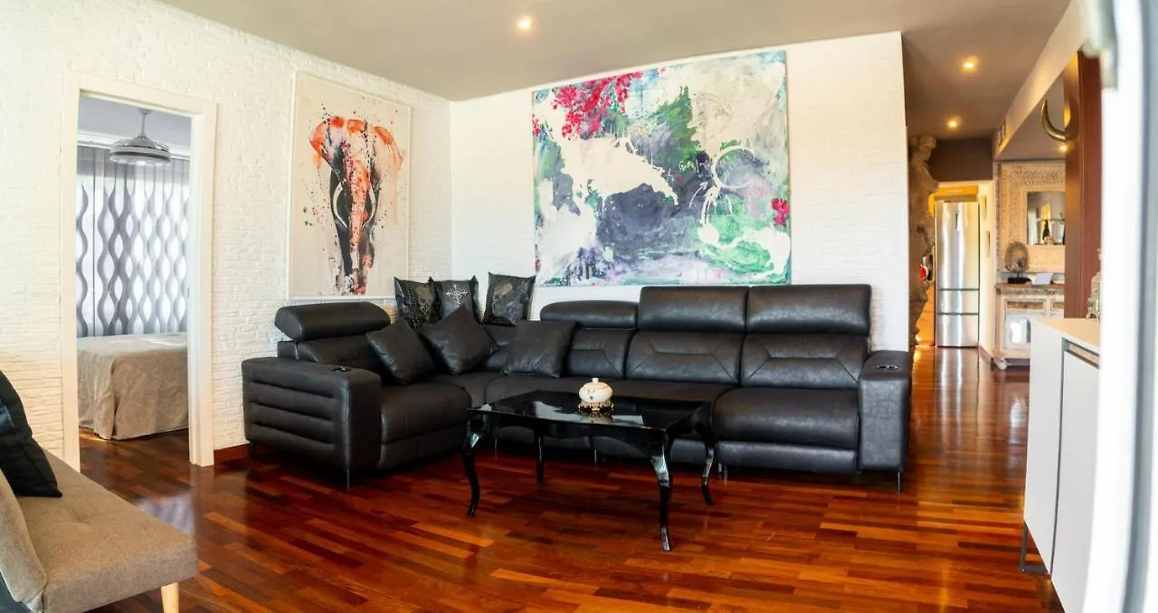 Luxury Apartamento En Rio Real contacts